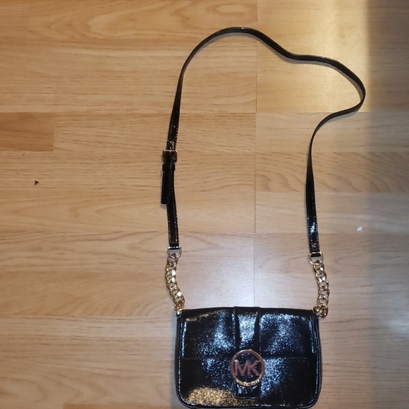 Michael Kors Handbags - Michael Kors Crossbody